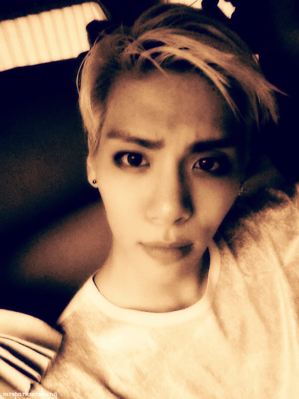 mrsparkmrsbang:   Jonghyun random selca edits    