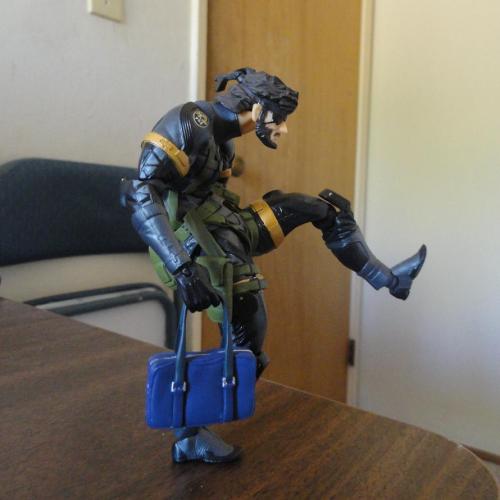 theblogformerlyknownasparty:  All hail Snake, the master of poses and silly walks! stands are for losers 