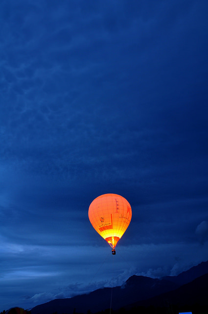 nm-gayguy:  atraversso:  Hot Air Balloon.花蓮 by Pan.101 on Flickr.  :o) 