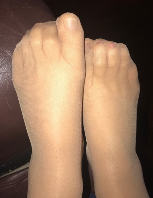 falcon69: Size 6 Wide Cute Little Feet Leave Comments!!!!!!!!