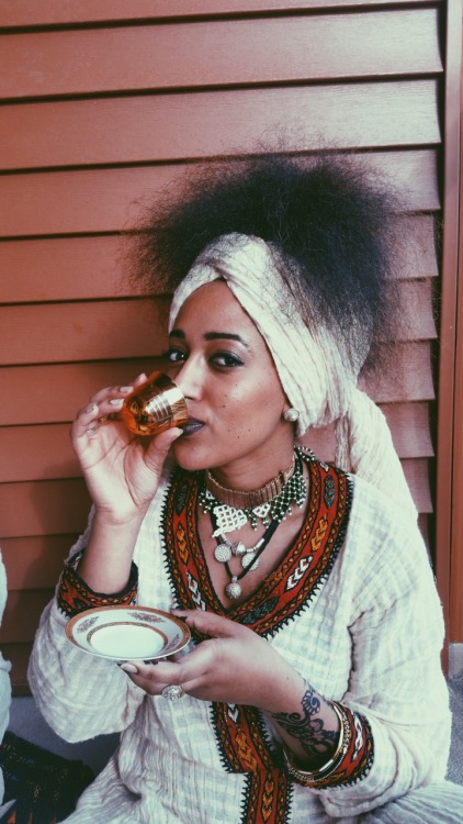 queenbeph:Boon Time with Lia in 2015 || Traditional Ethiopian & Eritrean coffee ceremony || IG @