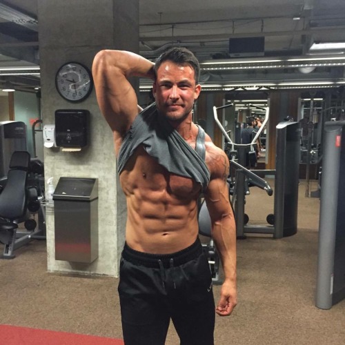 straightdudesexting:Straight hunk Sean Sarantos
