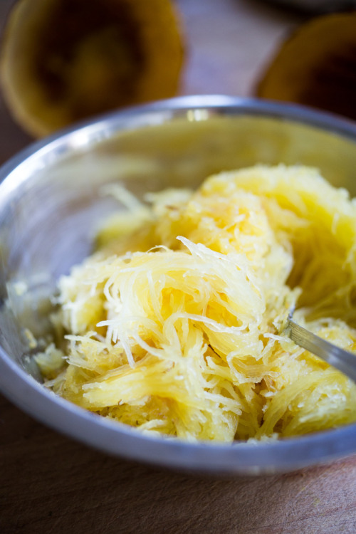 beautifulpicturesofhealthyfood: Roasted spaghetti squash with mushrooms, garlic & sage…RECIPE 