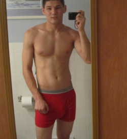 thecircumcisedmaleobsession:  20 year old