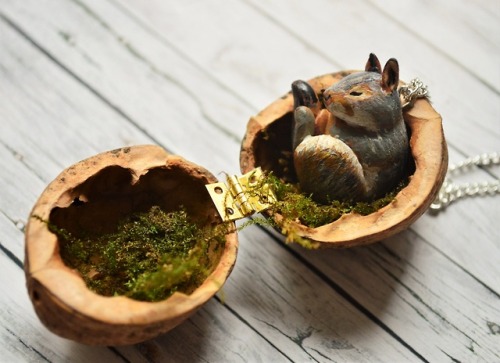 sosuperawesome:Animal Necklaces in Walnut Shell Boxes / Acorn and Animal LocketsClay Comet Creations