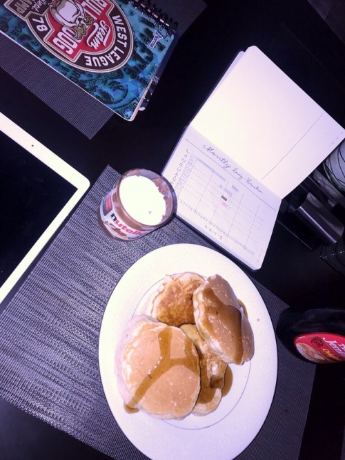 the-vintage-polyglot:17.01.18Learning Latin while eating pancakes…Artolagana! Pamcakes!