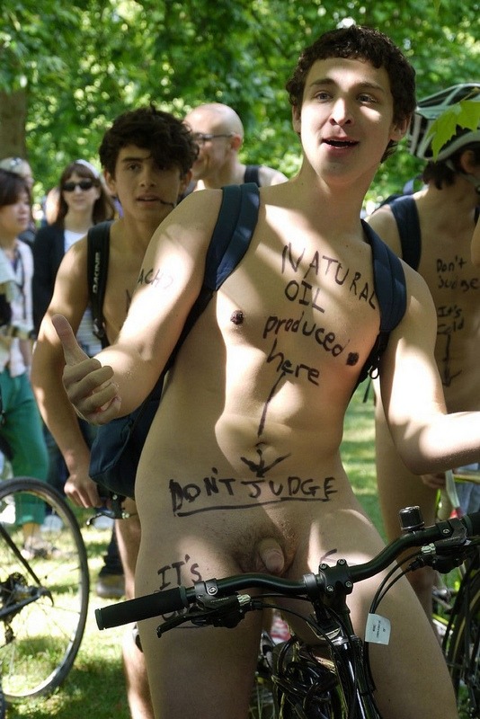punud:  Mixed gay stuff with more than 10000 followershttp://runboxx.tumblr.com/Public