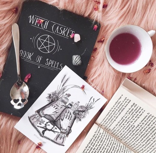 We ADORE this picture @magicaldemon shared of some of our January Witch Casket items! ☕️ To subscrib