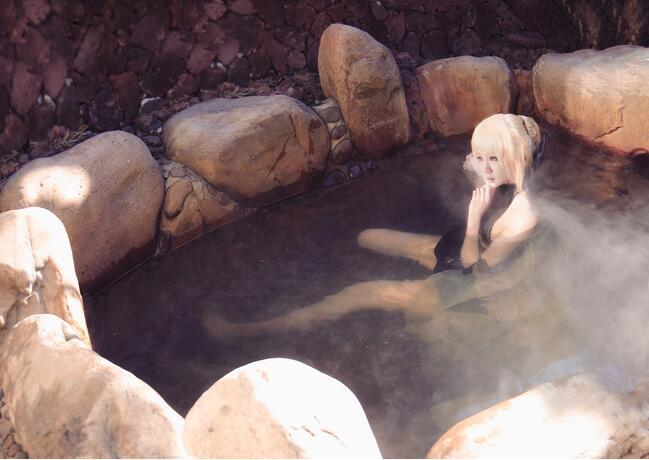boomjoy:  Fate Stay Night Saber CosplaySource: Fate Stay NightCharacter: SaberCostume