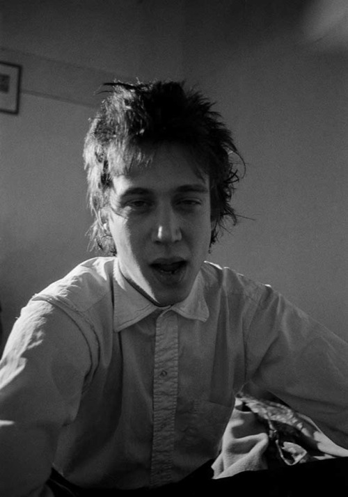 zombiesenelghetto-3:Richard Hell at home, photo by Michel Esteban and Lizzy Mercier Descloux, NYC 1975