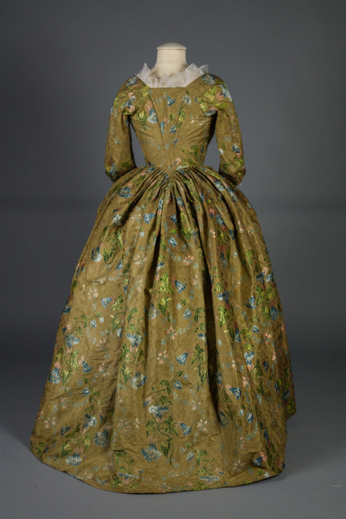 Robe à l’anglaise, 1740′s, remade 1780-85From the Maryland Center for History and Culture