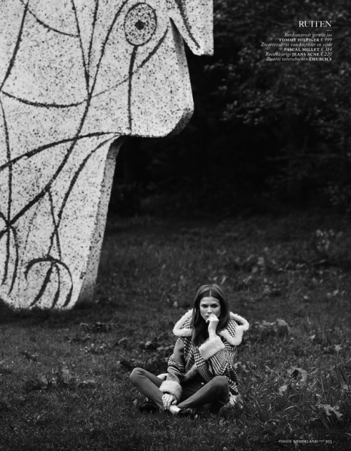 Kasia Struss with sculpture in “Fashion Forward” for Vogue Netherlands, August 2013. Photograph by P