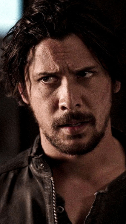 [requested] Bellamy Blake lockscreenslike/reblog if you use/save 