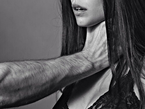 fetishground:  More Bondage Galleries  Me vuelve loco lanzarme a tu cuello&hellip;