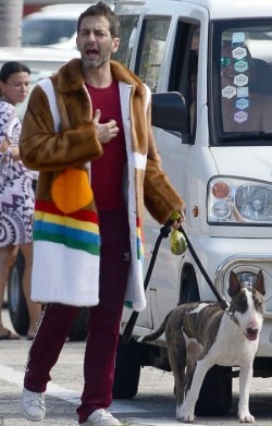 sexyboy1998:  Marc Jacobs walking his dog