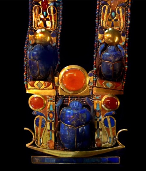 tiny-librarian:Gold inlay necklace and pendant with scarabs from the Tomb of Tutankhamun.Source