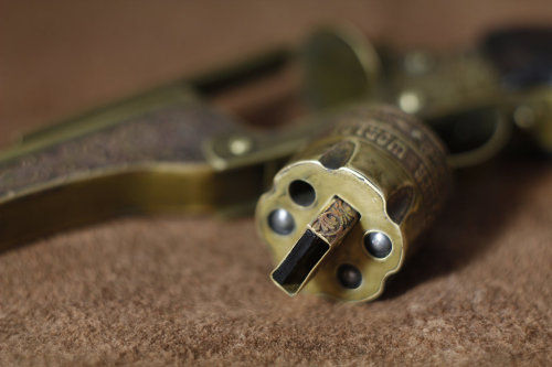 steampunktendencies:  Sandalwood grips revolver USB flash drive by AlladinSE