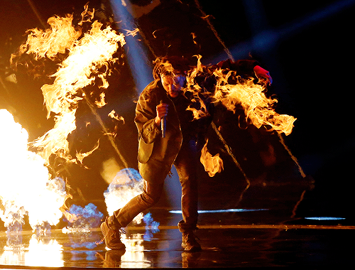 celebritiesofcolor:  The Weeknd performs at the 2015  MTV Video Music Awards 