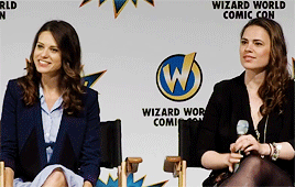 vintage-espionage:  The amount of time it takes Lyndsy to figure it out The face Hayley gives her to catch onThe whole hearted laugh Lyndsy givesexcuse me while i go cry in a corner from the sheer beauty of this gif 