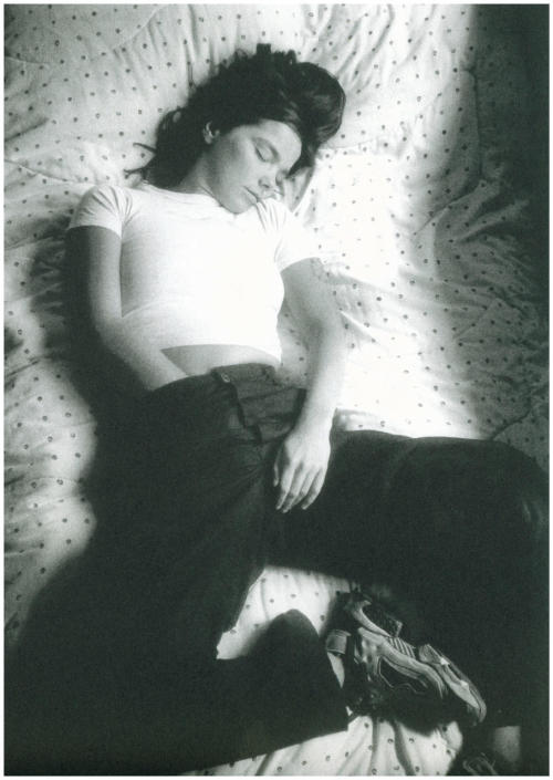 i-gen:  nickfake: Bjork.     Merry Christmas