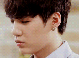 yoo-ngie:  suga + different earrings (x)