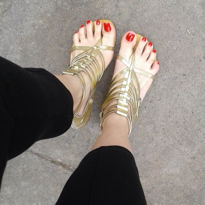 jfc223:  @anncarola24 #pies #pied #pieds #piedini #pés #pezinhos #pesfemininos #feet