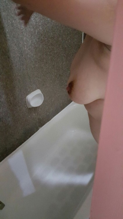 houstonnaughycpl:  Cleaning up after last adult photos