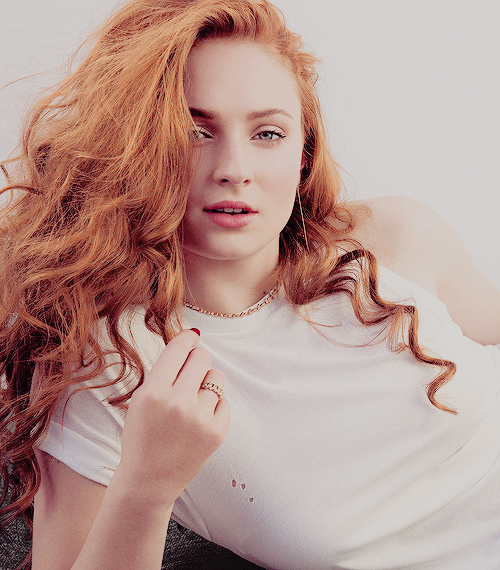 dailysturner:  Sophie Turner photographed adult photos