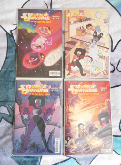 I got the new comics for this month !! So pretty &lt;3