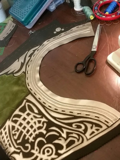 havinghorns:  Got a bunch of work in on Balthier yesterday! I can start to see if coming together, which is always exciting. Sometimes when I’m working with all these tiny pieces it can be hard to see what it’ll become.  Cutting all the tiny rectangles