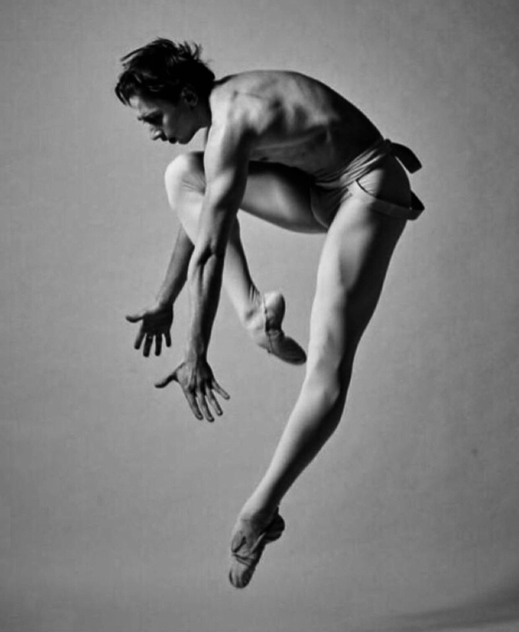 pas-de-duhhh:  Cherevychko Denys principal dancer with Vienna State Ballet photographed