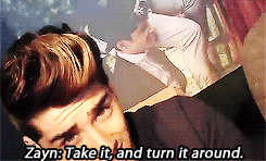 ihavenothingtogive:  iamlarabear:  zarrycity:   this is always going to be my fave gif/video/moment 