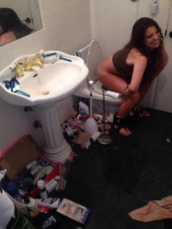 Amateur Girls on the Toilet