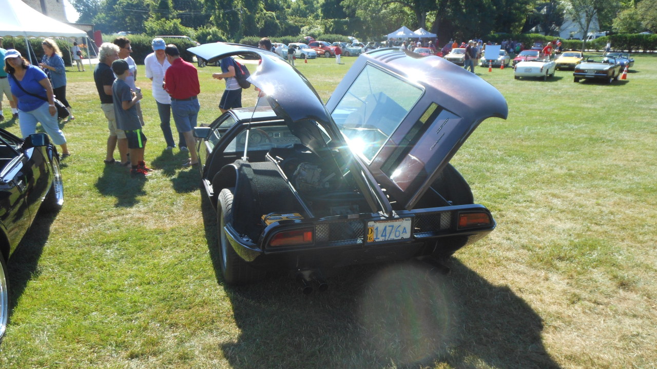 fromcruise-instoconcours:  Low, sleek, and exceedingly rare: a DeTomaso Mangusta
