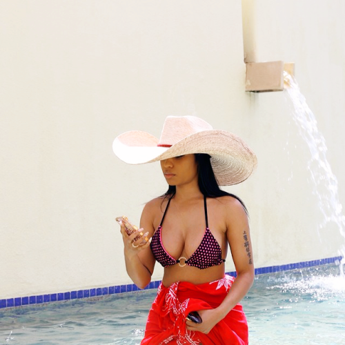 yokhakidfiasco:  allnicki: Vacation in Mexico  more of this Nicki, please 