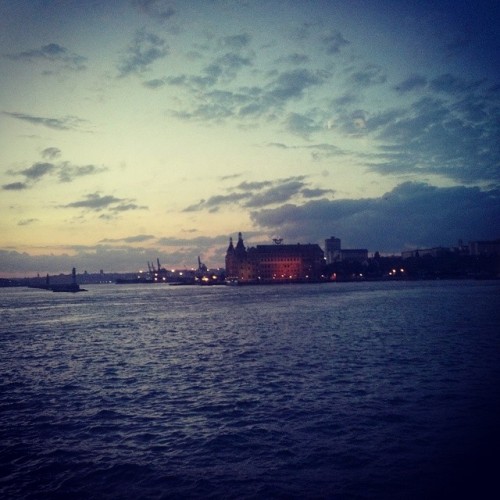 Exit light
Enter night
#haydarpaşa #cloud #istanbul #sea #light #falanfişmekan