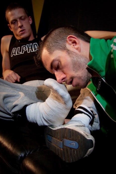 hotdamnsocks:  sockssneakersfeet:SOCKS, FEET &amp; SNEAKERS - IV  Yes