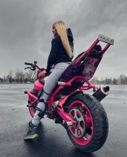 motorcycle-ru:  @stuntgirl.dasha   #moto
