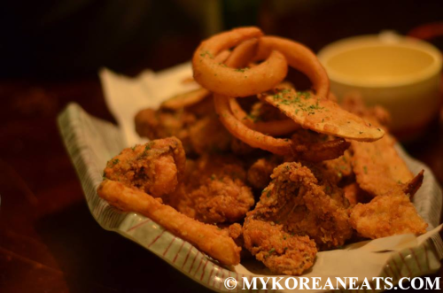 Korean Fried Chicken @ Reggae Chicken (Hongdae)www.facebook.com/mykoreaneats/