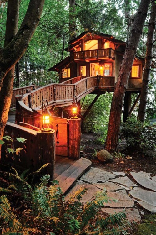 madflamingo:  Amazing Tree-houses Around The World Swiss chalet treehouse in Seattle This stunning tree house hangs between two Western Red cedar trees and overlooks a tidal strait near Port Orchard Bayis … Read More   Ugh… Gorgeous!