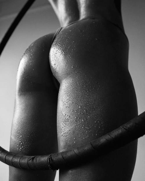 monochrome-delineation: