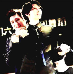 leo-hyuks:hyuk always being so helpful