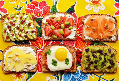 buzzfeedfood:  Toasts with the most: 21 awesome energy-boosting breakfast ideas.  