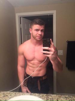 guyswithiphones-nude:  Guys with iPhones