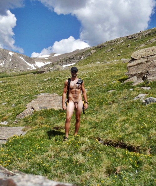 http://nudehkng.tumblr.com/post/90943866788
