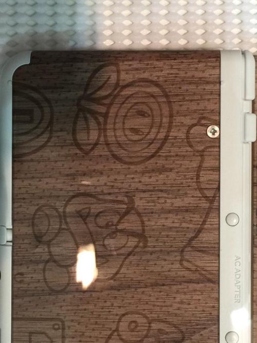 tinycartridge:  This New 3DS cover plate is made of actual wood ⊟ When I first saw this Cover Plate for the New 3DS (both release in Japan on October 11), I presumed it was some kind of faux bois shenanigans to make the case look chic while keeping