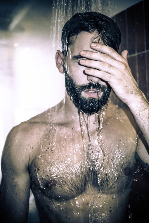 RESERVATIONS : LEVI SEVEN (shower) a photo adult photos