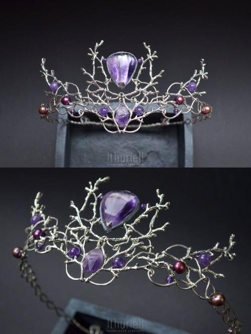 sosuperawesome:  Crowns and TiarasIthuriell on Etsy 