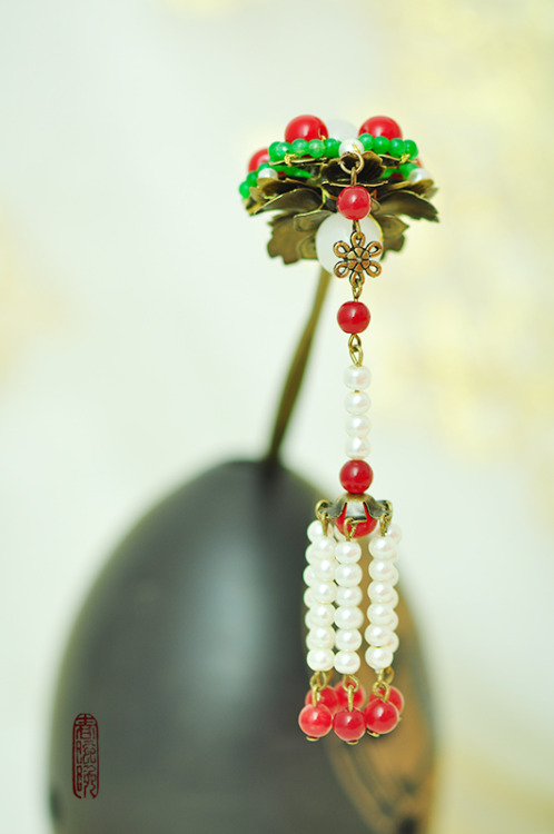 changan-moon: Archaized hair ornaments by Chunwanwan(春晼晚) and Qingheji(青荷记). Hanfu lovers can order