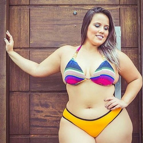 flauntyourcurvez:💋@LIMAFRANCY 📷 Photo by @eu_alvs 👙 Swimwear by @cordejambomodapraia